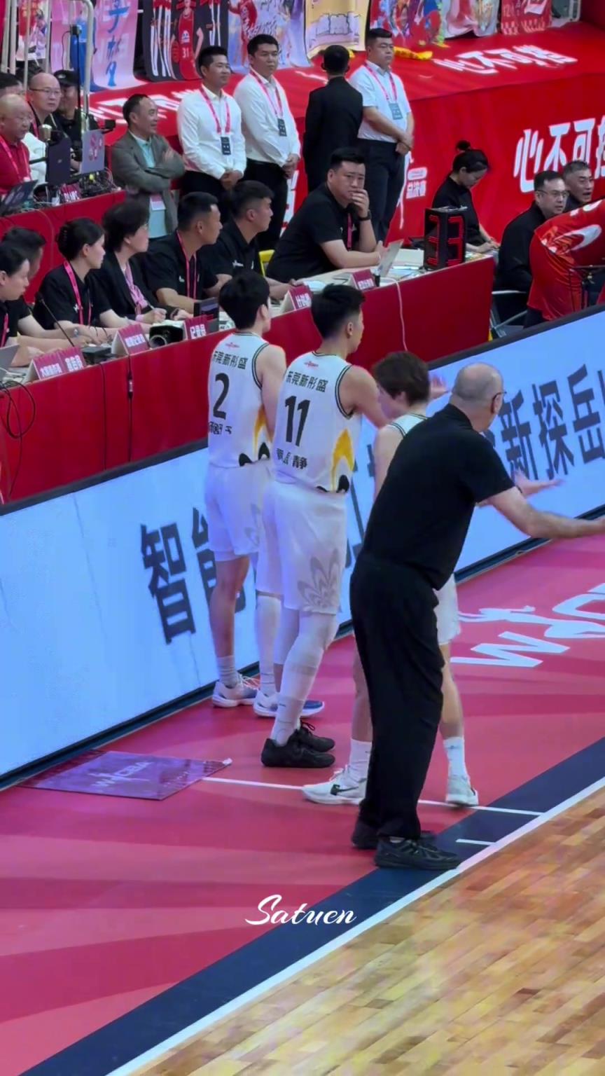 無奈的一家三口！絕望的教練，氣瘋了的皮總！