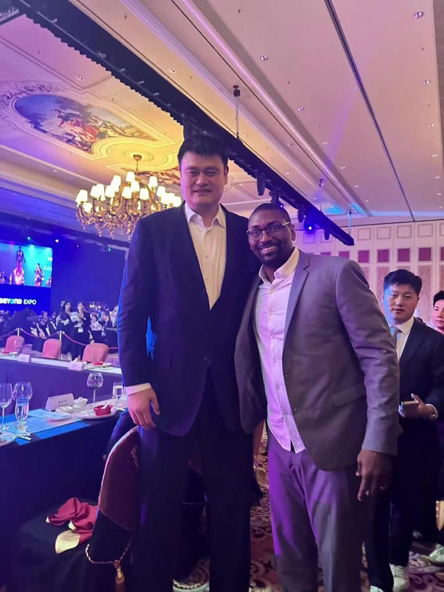 阿泰斯特曬與姚明合照：這是我最喜歡的隊友 姚??！