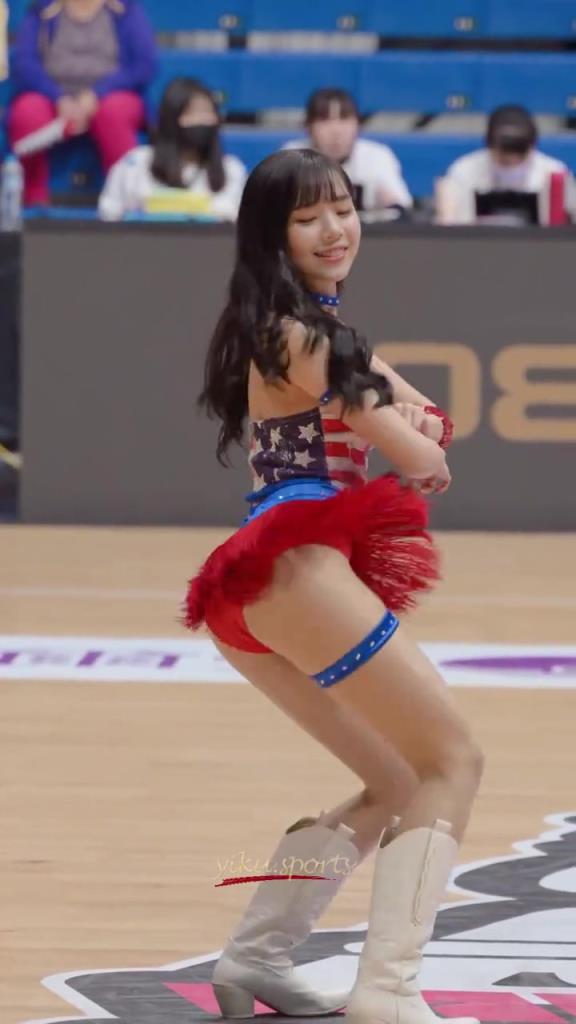 最好的啦啦隊(duì)小姐姐！自信，健康充滿活力！